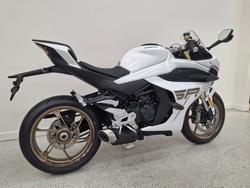 2025 CFMOTO 450 SR S White