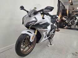 2025 CFMOTO 450 SR S White