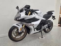 2025 CFMOTO 450 SR S White