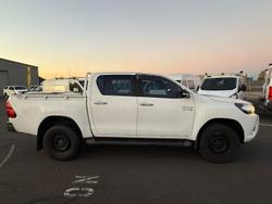 2017 Toyota
Hilux SR
