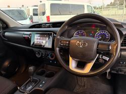 2017 Toyota
Hilux SR