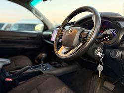 2017 Toyota
Hilux SR