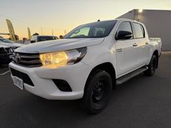 2017 Toyota
Hilux SR