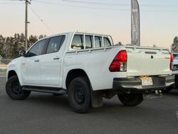 2017 Toyota
Hilux SR
