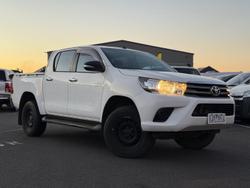 2017 Toyota
Hilux SR