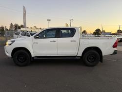 2017 Toyota
Hilux SR