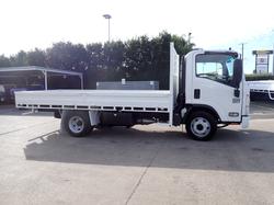 2015 ISUZU NPR 400 WHITE