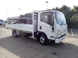 2015 ISUZU NPR 400 WHITE