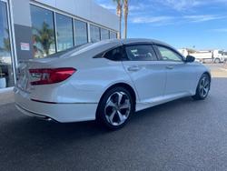 2022 Honda
Accord VTi-LX