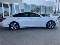 2022 Honda
Accord VTi-LX