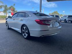 2022 Honda
Accord VTi-LX