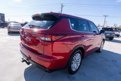 2021 Mitsubishi
                Outlander ES