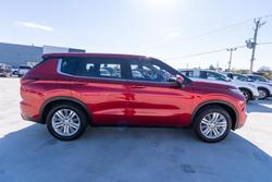2021 Mitsubishi
                Outlander ES