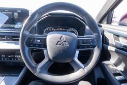 2021 Mitsubishi
                Outlander ES