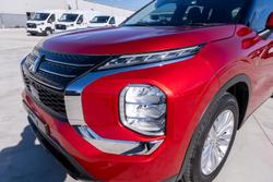 2021 Mitsubishi
                Outlander ES