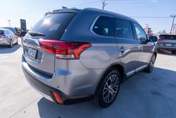 2017 Mitsubishi
Outlander LS