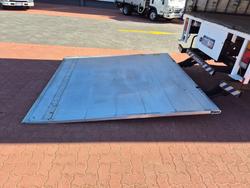 2012 Isuzu Trucks FVL1400 14 Pallet Tautliner and Lift