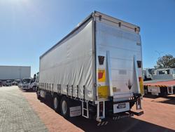 2012 Isuzu Trucks FVL1400 14 Pallet Tautliner and Lift