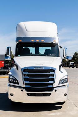 2024 Freightliner Cascadia 126 White