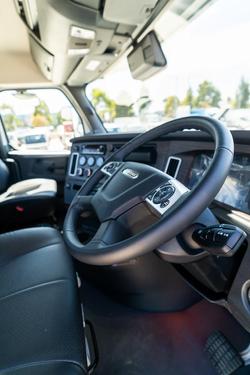 2024 Freightliner Cascadia 126 White