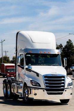 2024 Freightliner Cascadia 126 White