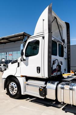 2024 Freightliner Cascadia 126 White