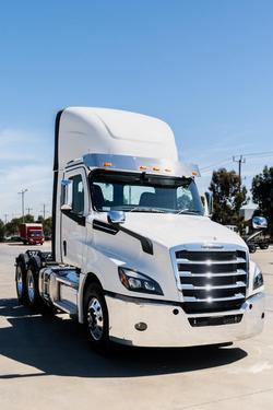 2024 Freightliner Cascadia 126 White