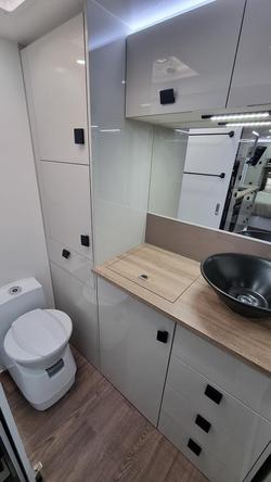 2023 Southern Cross Signature Series V5-3 Club Lounge