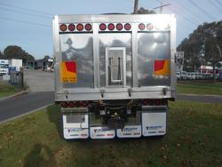 2023 Freightliner Cascadia 126 Tipper SILVER