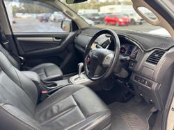 2015 Isuzu
MU-X LS-T
