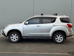 2015 Isuzu
MU-X LS-T
