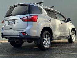 2015 Isuzu
MU-X LS-T