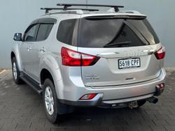 2015 Isuzu
MU-X LS-T