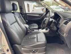 2015 Isuzu
MU-X LS-T