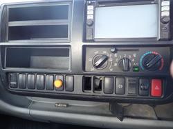 2015 HINO DUTRO 921 WHITE