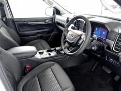 2025 Ford
Everest Ambiente