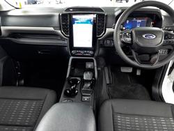 2025 Ford
Everest Ambiente