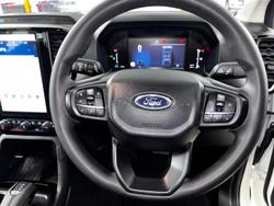 2025 Ford
Everest Ambiente