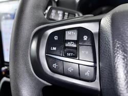 2025 Ford
Everest Ambiente
