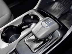 2025 Ford
Everest Ambiente