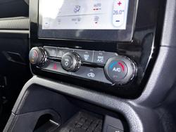 2025 Ford
Everest Ambiente