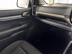 2025 Ford
Everest Ambiente