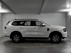 2025 Ford
Everest Ambiente