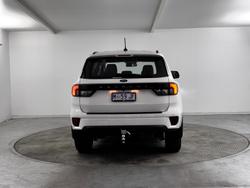 2025 Ford
Everest Ambiente