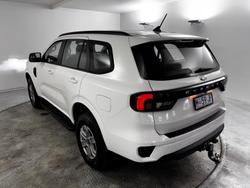 2025 Ford
Everest Ambiente