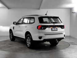 2025 Ford
Everest Ambiente