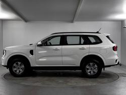 2025 Ford
Everest Ambiente