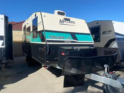 Millard Toura-X 17'6 Centre Door L-Lounge