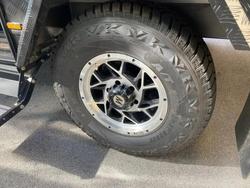 2025 Millard 2025 Millard Mflow X-Rider 17'6 Centre Door