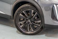 2025 Peugeot 2008 GT Hybrid